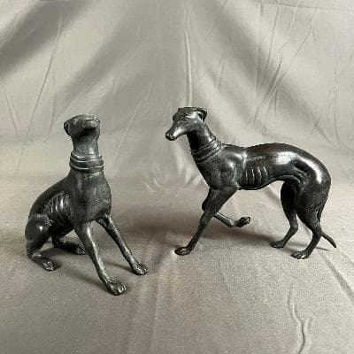 Par de galgos en bronce