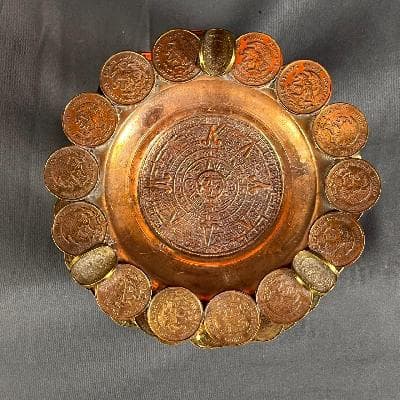 Set de 9 ceniceros en cobre con relieve de Piedra del Sol