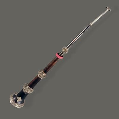 Dungchen. Cuerno tibetano de cobre patinado y metal plateado