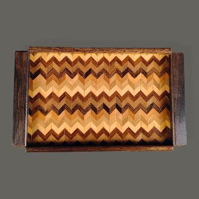 Don S. Shoemaker. Charola con marquetería