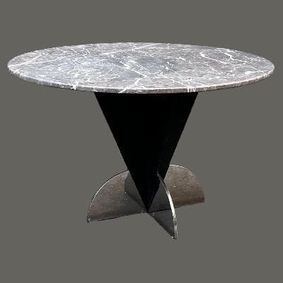Stanley Jay Friedman para Brueton. Mesa de comedor Arrowhead con cubierta de mármol gris