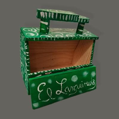 David Serrano. El larguirucho. Caja de zapatos verde