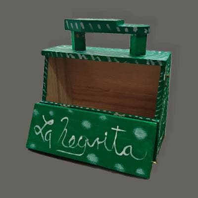 David Serrano. La negrita. Caja de zapatos verde