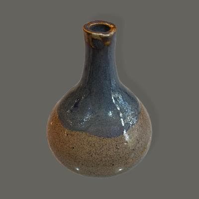 Vasija en ceramica de alta temperatura color arena y gris